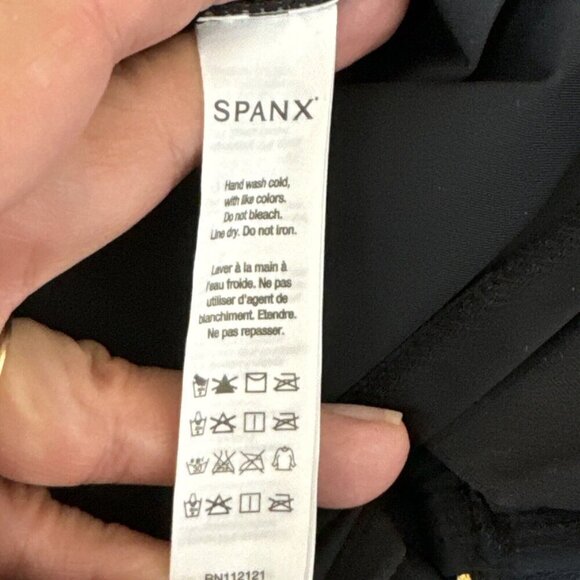 Spanx Women's 6 Convertible Loop Cutout Tankini Swim Top Black New - Picture 10 of 16